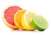 Citrusové ovoce může způsobovat citlivost zubů.